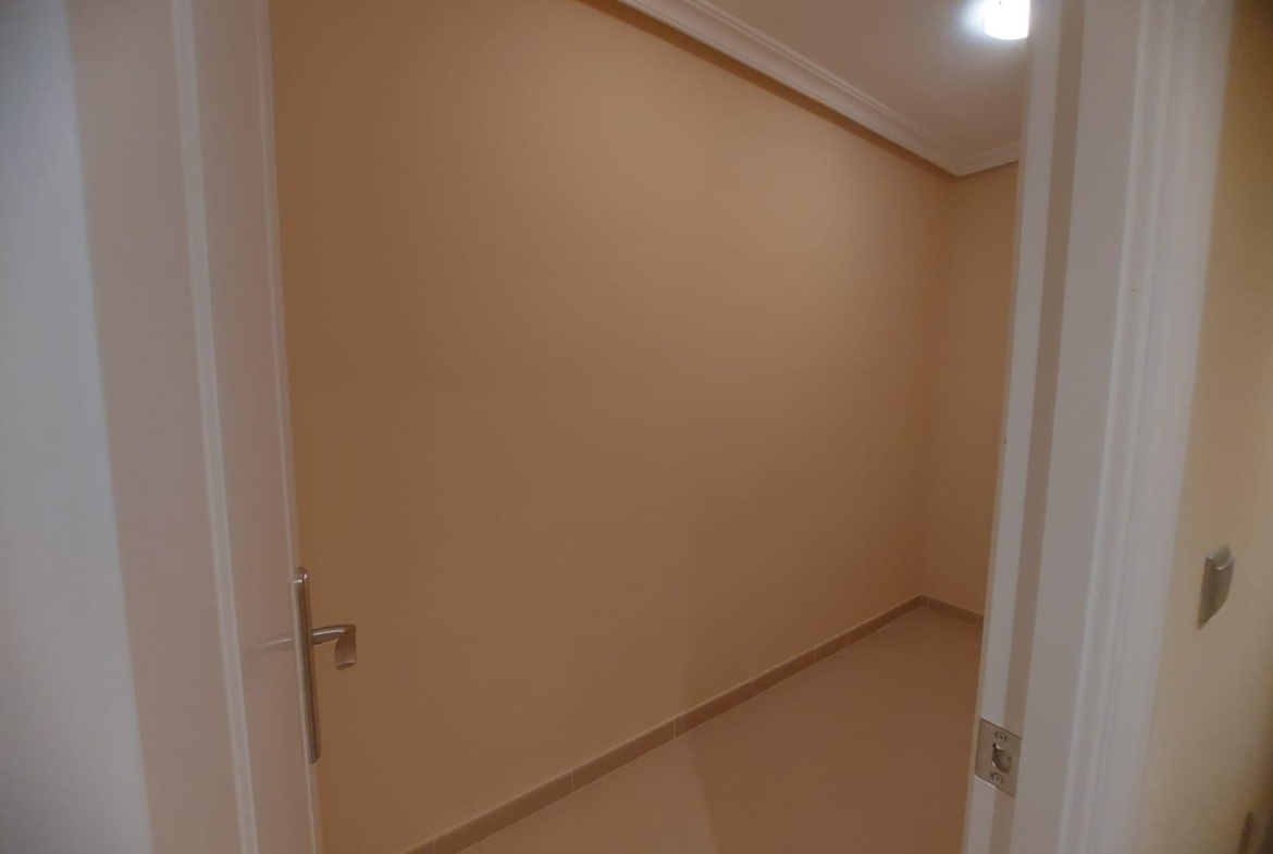 EDIFICIO EN ORIHUELA CIUDAD. 3 DORM. 2 BAÑOS. GARAJE. TRASTEROS