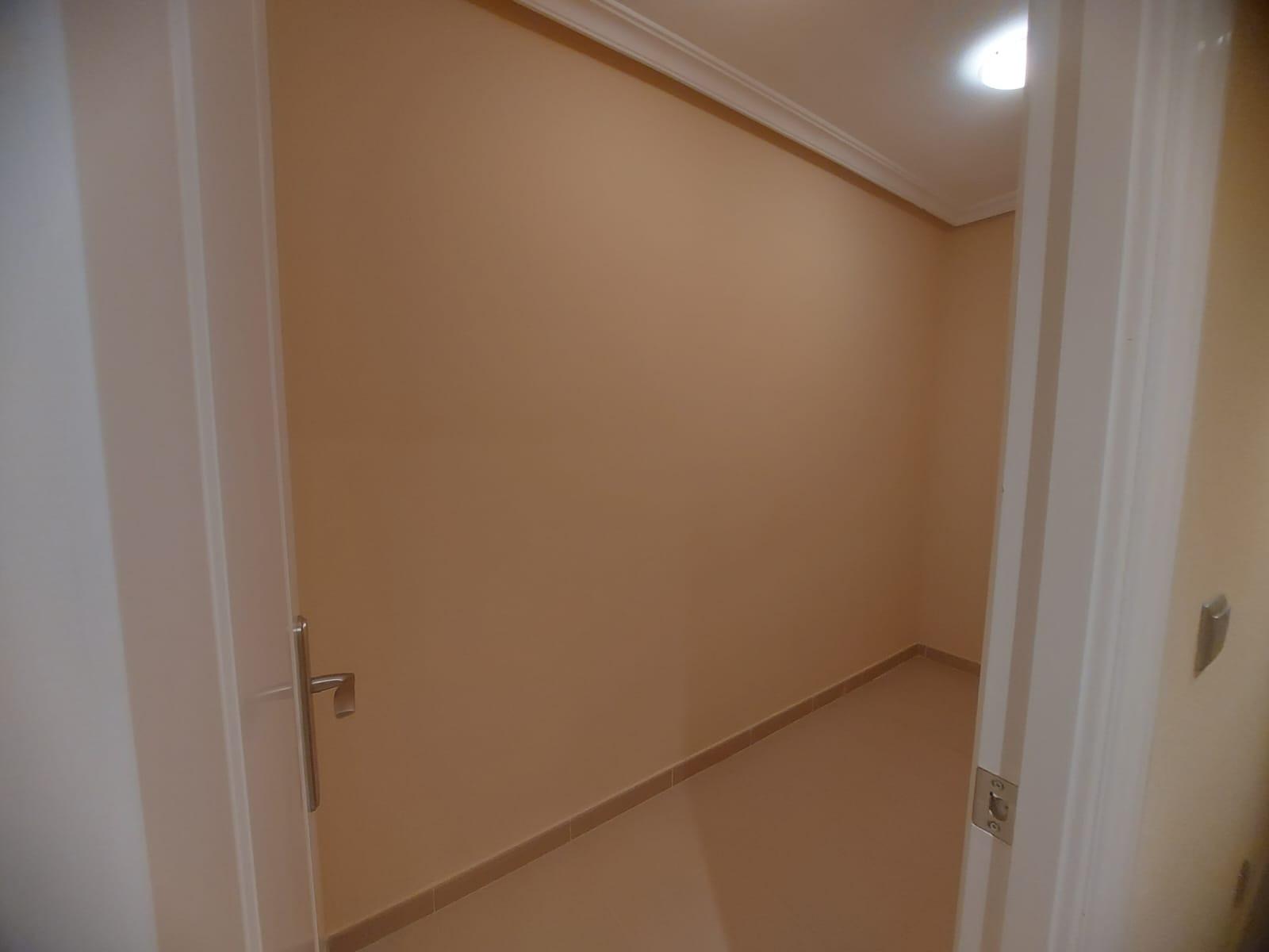3-24-35 EDIFICIO EN ORIHUELA CIUDAD. 3 DORM. 2 BAÑOS. GARAJE. TRASTEROS