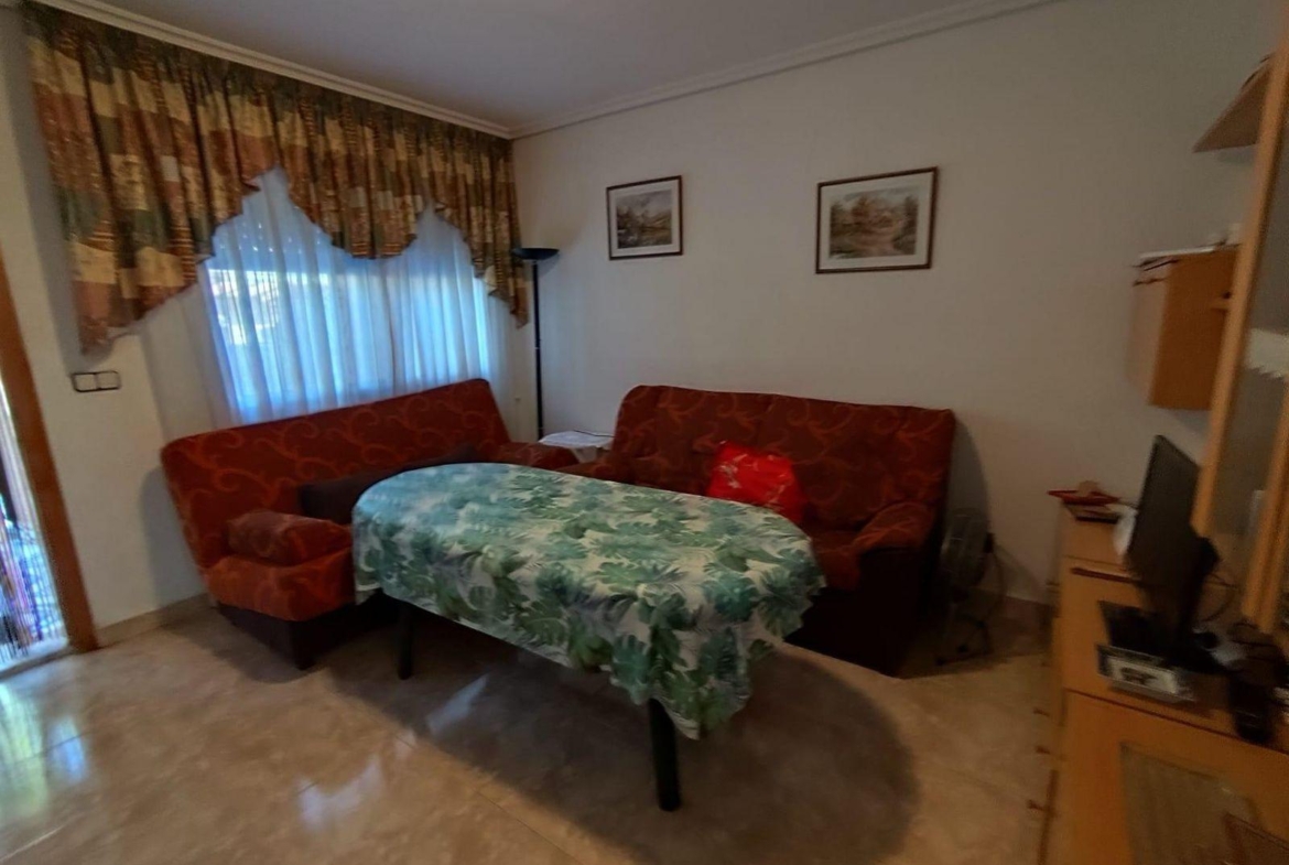 ADOSADO DE 3 DORM. 2 BAÑOS EN LOS ALCAZARES. A 500 METROS DE LA PLAYA. PARCELA. SOLARIUM.