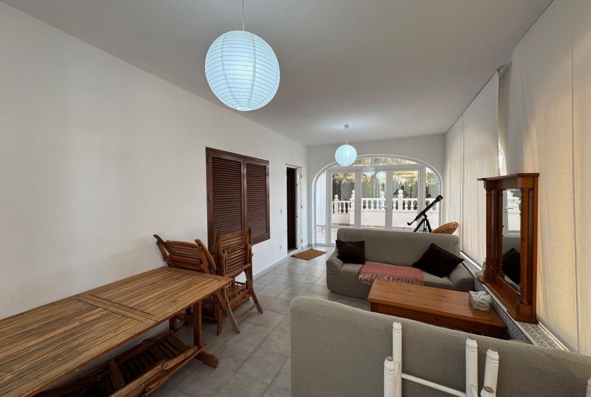 VILLA EN CABO ROIG A 800 METROS DE LA PLAYA CON PARCELA DE 890 M2. 3 DORM. 2 BAÑOS. PISCINA PRIVADA.