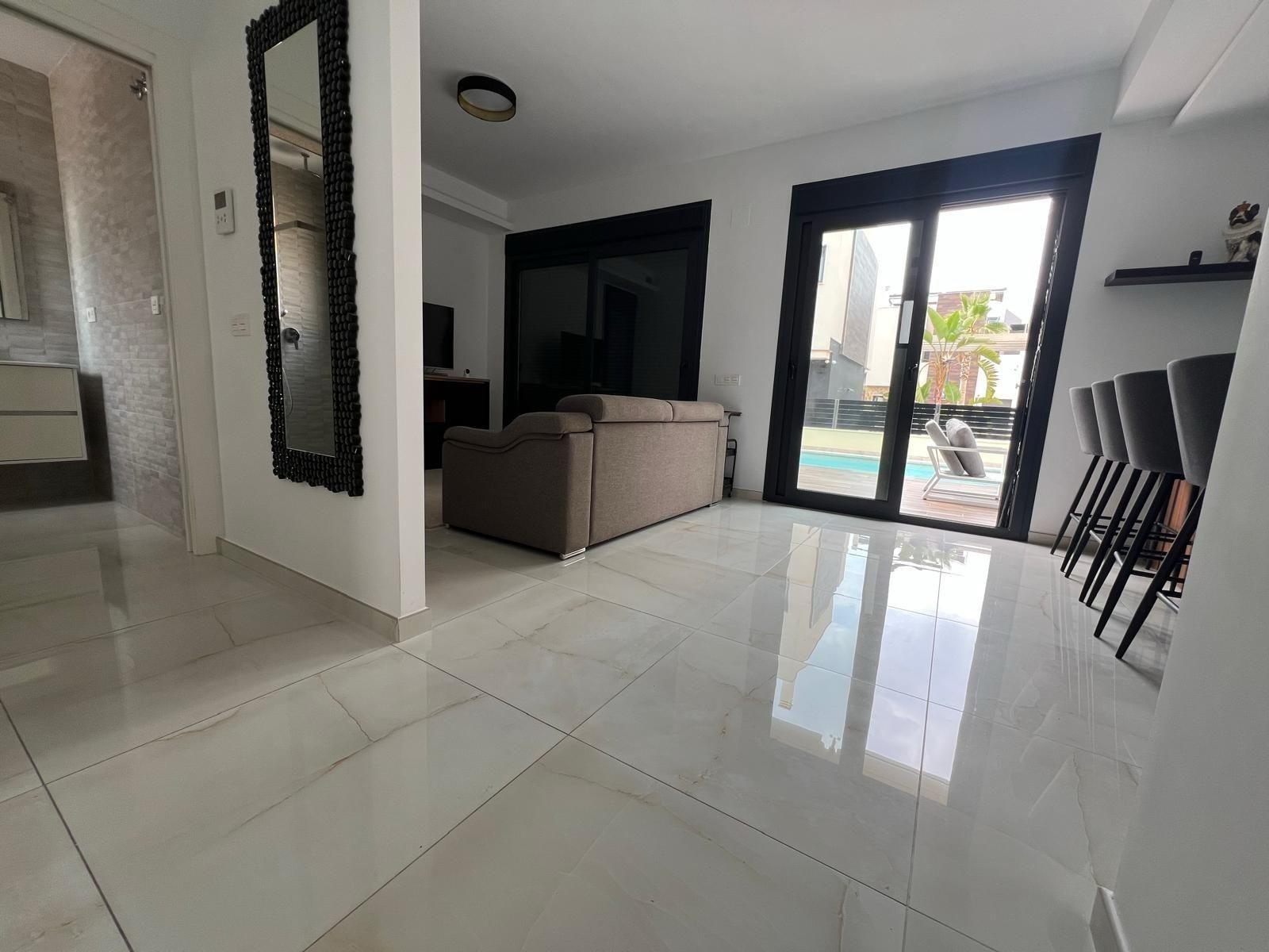 3-24-55 VILLA DE LUJO EN LOMAS DE CABO ROIG CON PISCINA PRIVADA Y PARCELA DE 200 M2. 3 DORM. 3 BAÑOS.