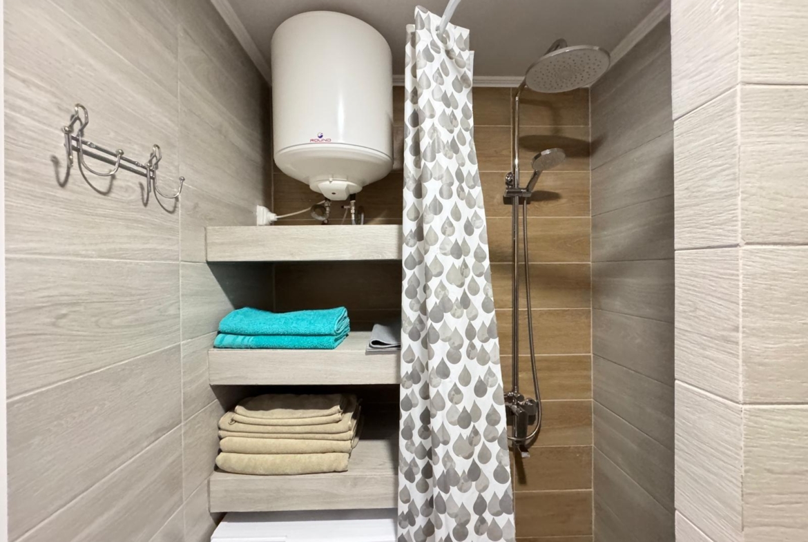 2 BAÑOS. 65 M2. SECADO POR DOS ESTUDIOS PARA ALQUILAR