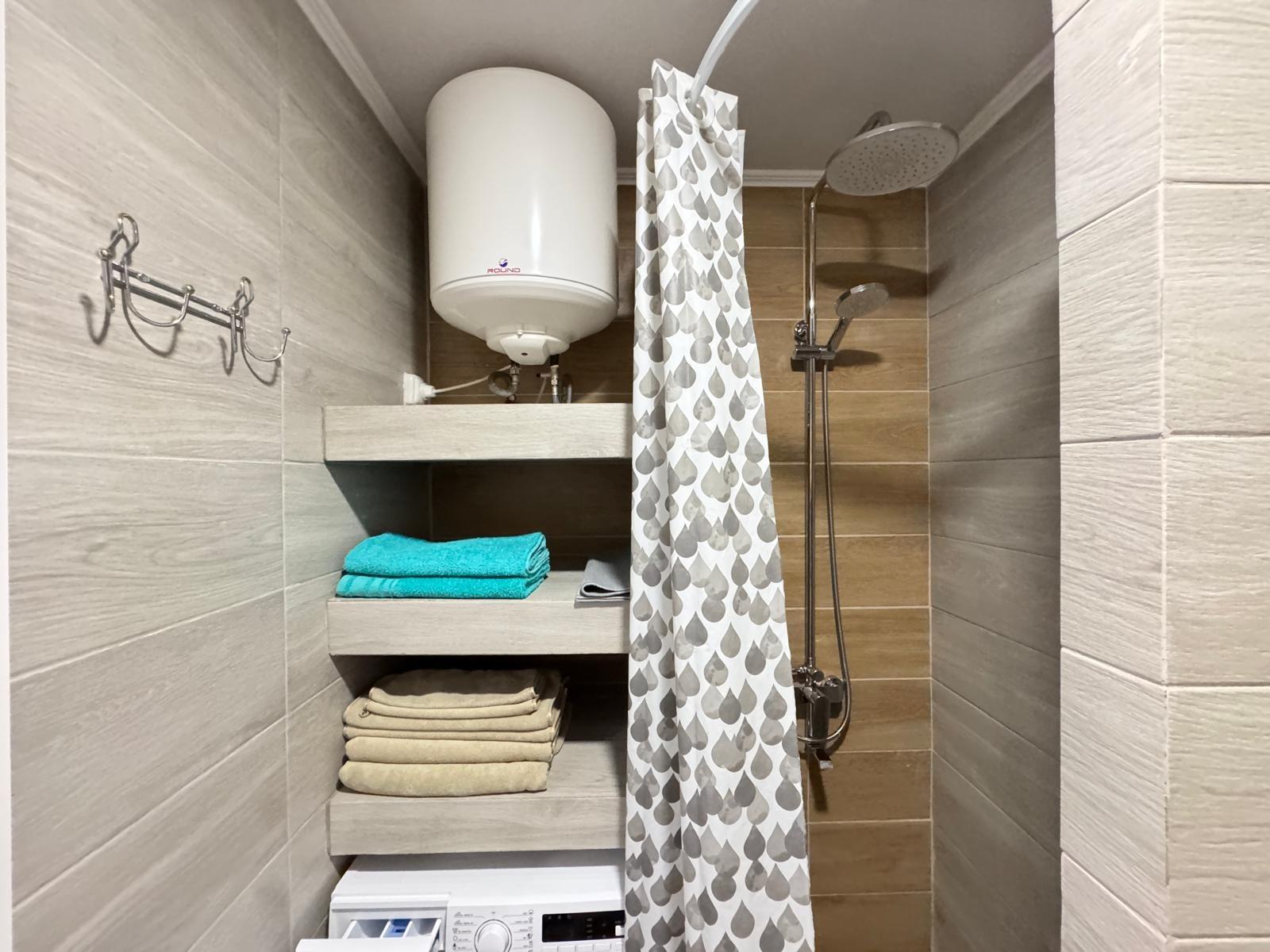 2 BAÑOS. 65 M2. SECADO POR DOS ESTUDIOS PARA ALQUILAR