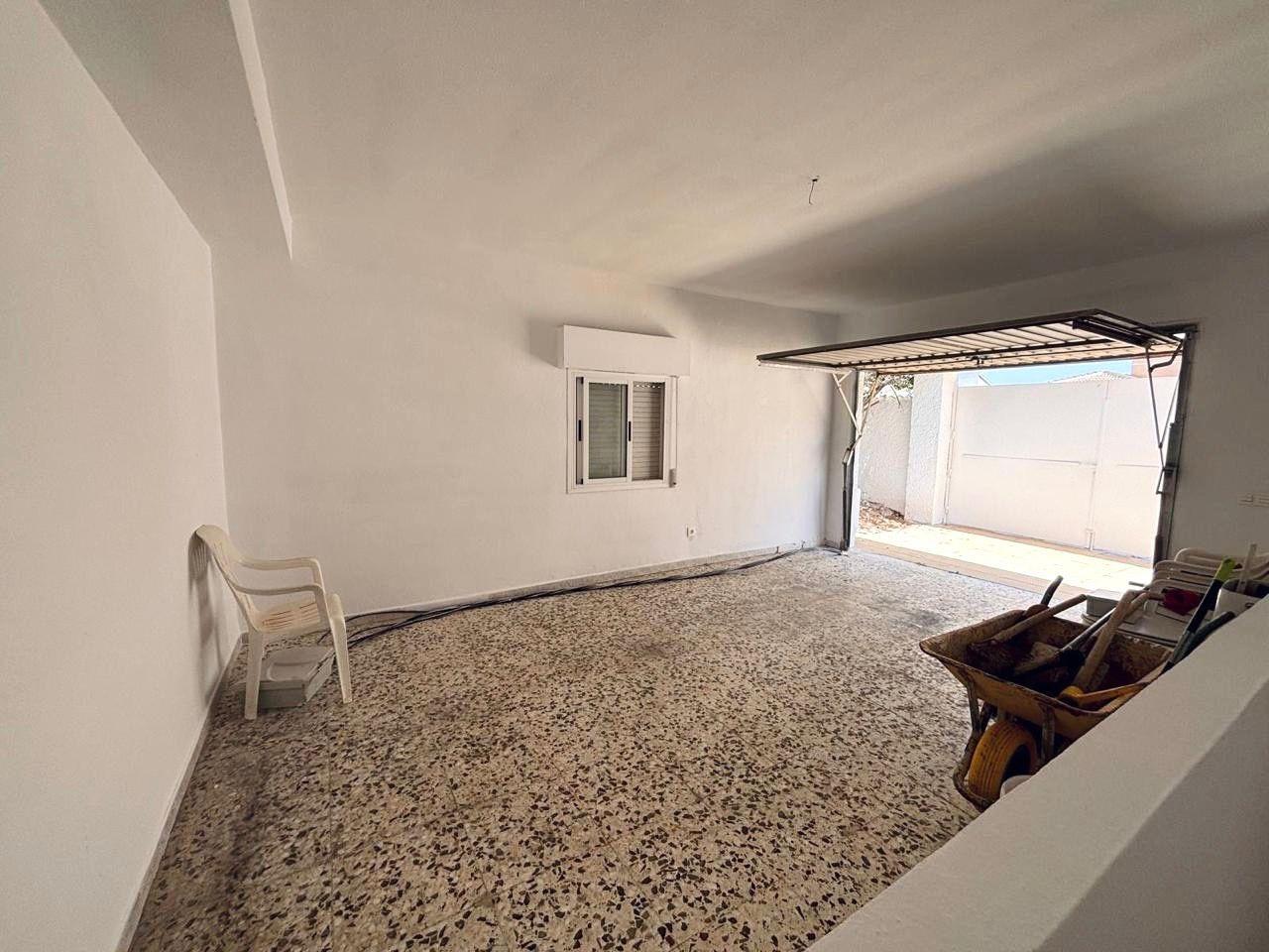 VILLA ESTILO MEDITERRANEO EN CIUDAD QUESADA CON PARCELA DE 500 M2 Y PROPIA PISCINA. 3 DORM. 2 BAÑOS. 110 M2 DE CASA.