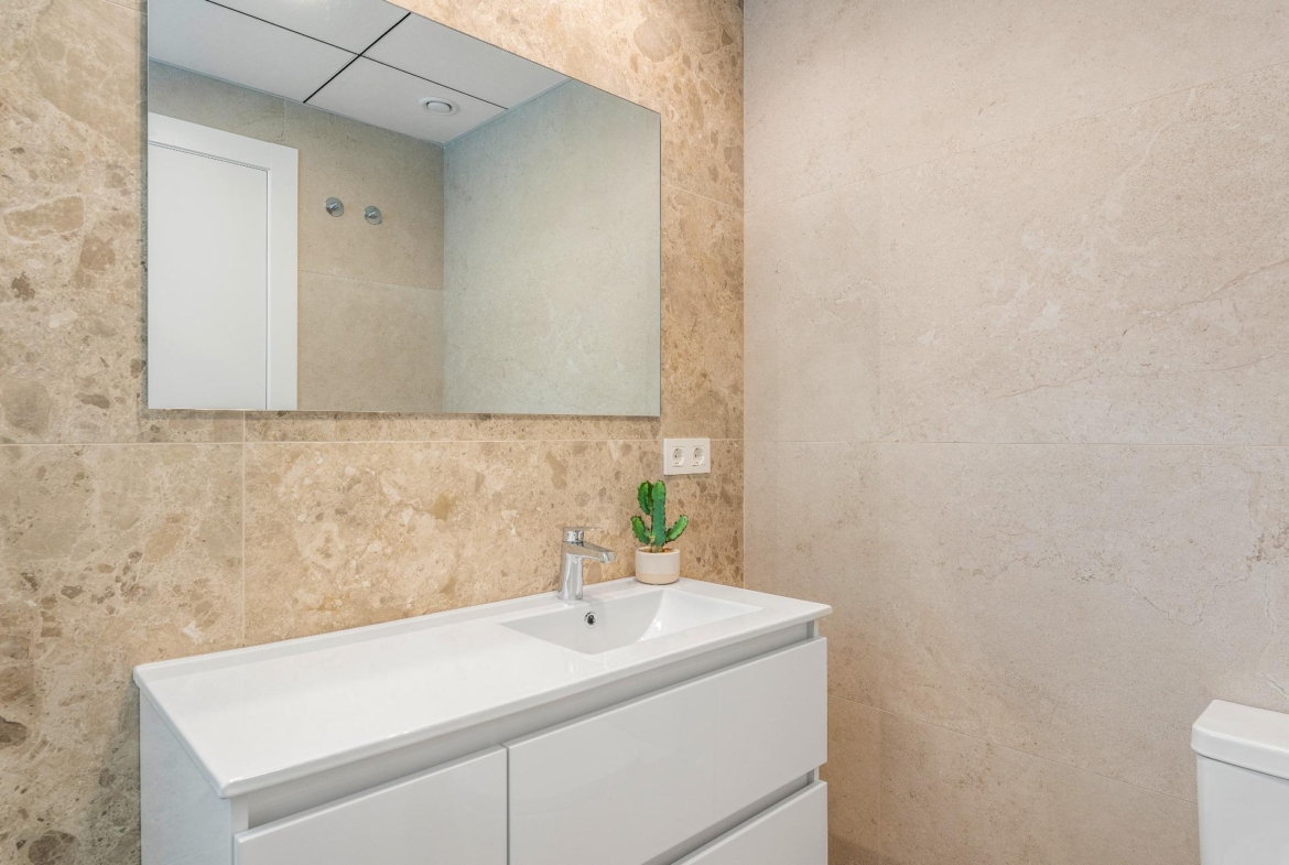 VILLA DE OBRA NUEVA EN LOS ALCÁZARES CON VISTAS AL MAR MENOR. 3 DORM. 2 BAÑOS. CON PISCINA PROPIA. PARCELA 230 M2.