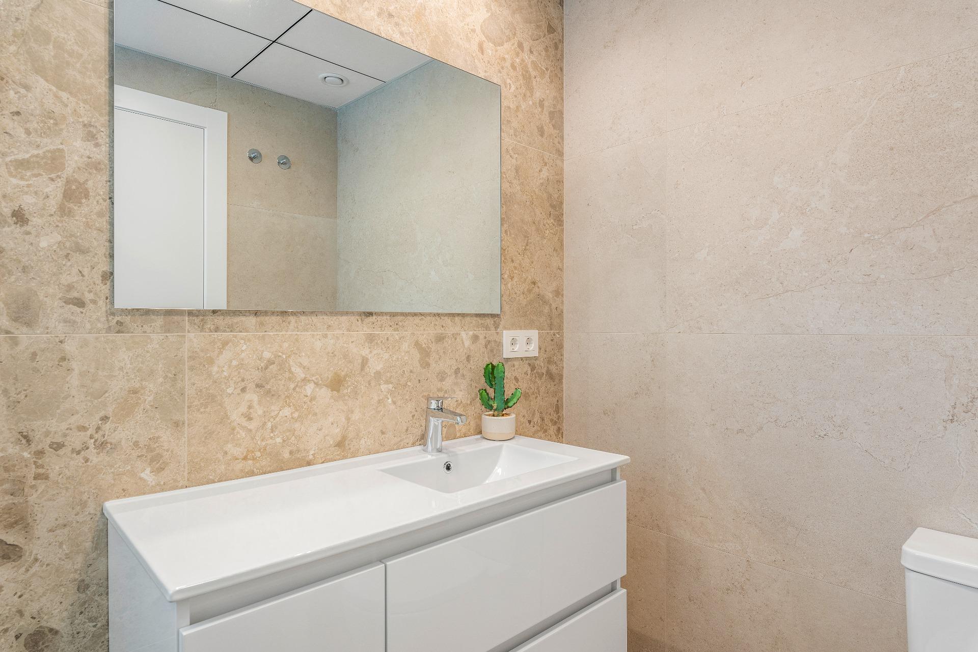 VILLA DE OBRA NUEVA EN LOS ALCÁZARES CON VISTAS AL MAR MENOR. 3 DORM. 2 BAÑOS. CON PISCINA PROPIA. PARCELA 230 M2.
