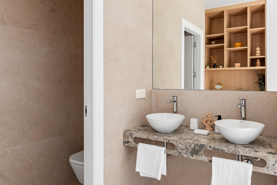 NEW BUILD VILLA IN LOS ALCÁZARES WITH VIEWS TO MAR MENOR. WITH PRIVATE POOL AND PARKING. 3 BEDROOMS. 2 BATHROOMS. PLOT 297 M2.
