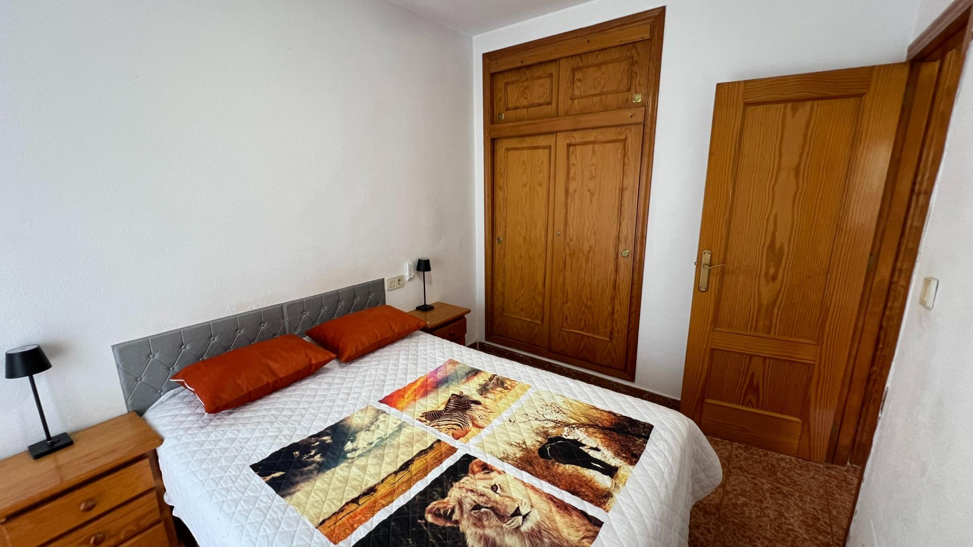 🏡 Your lakeside home with ☀️ solarium and 🌿 private garden in Torrevieja!