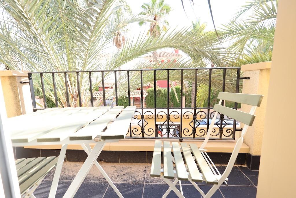 Cabo Roig Vrijstaande villa op een hoek grond van 415 m2 met twee straten
