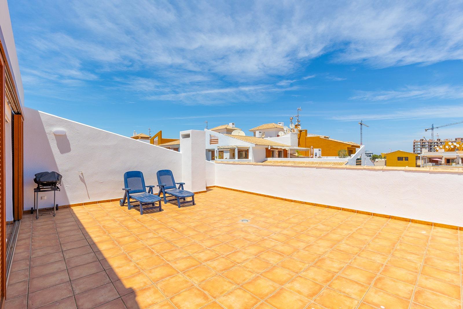“LA RECOLETA” ATICO CON TRES TERRAZAS. GARAJE+TRASTERO. 2 DORM. 2 BAÑOS. 201 M2. PISCINAS.