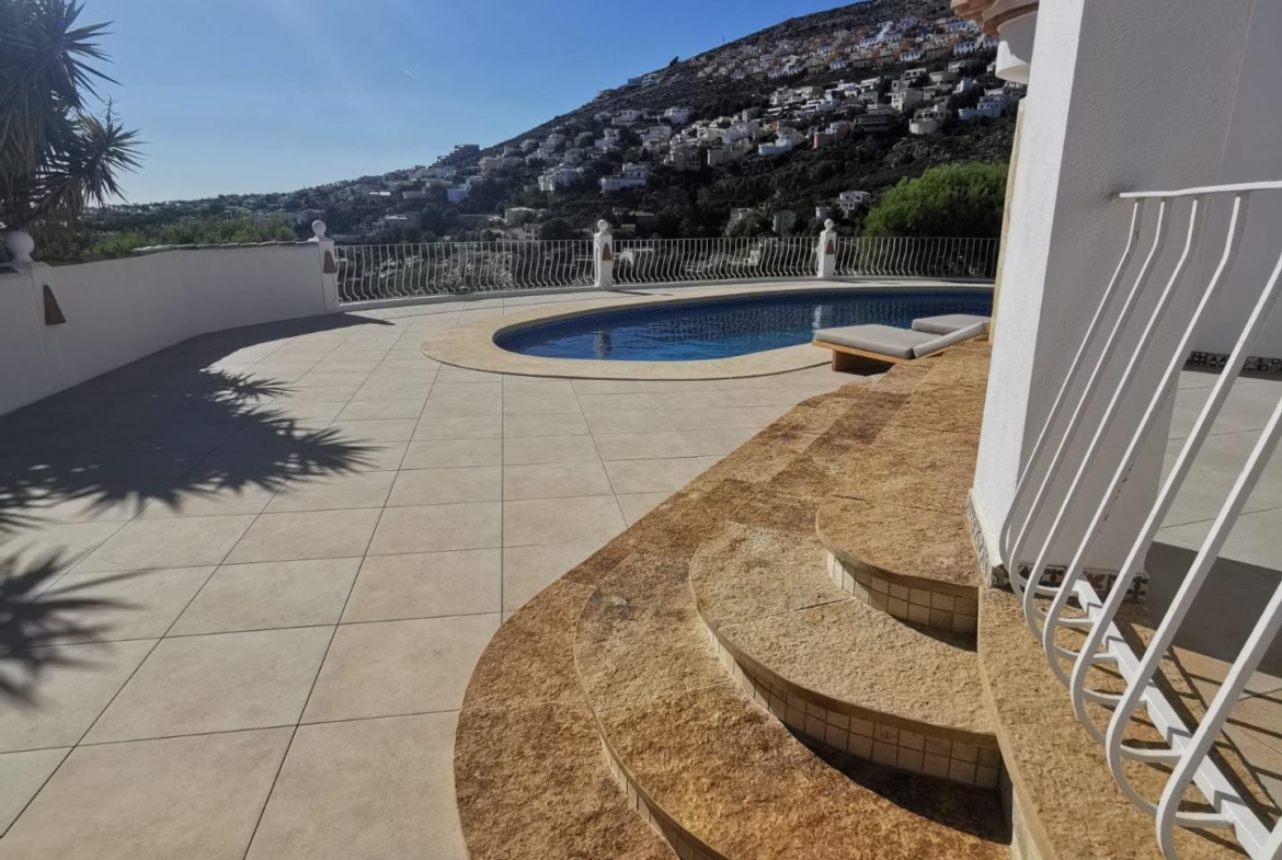 Villa with Sea Views in Cumbre del Sol 🏡🌊