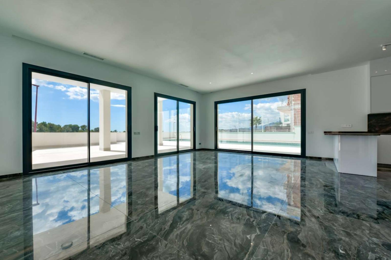 Nieuw gebouwde villa in Golf Bahía Luxe, ruimte en energie-efficiëntie