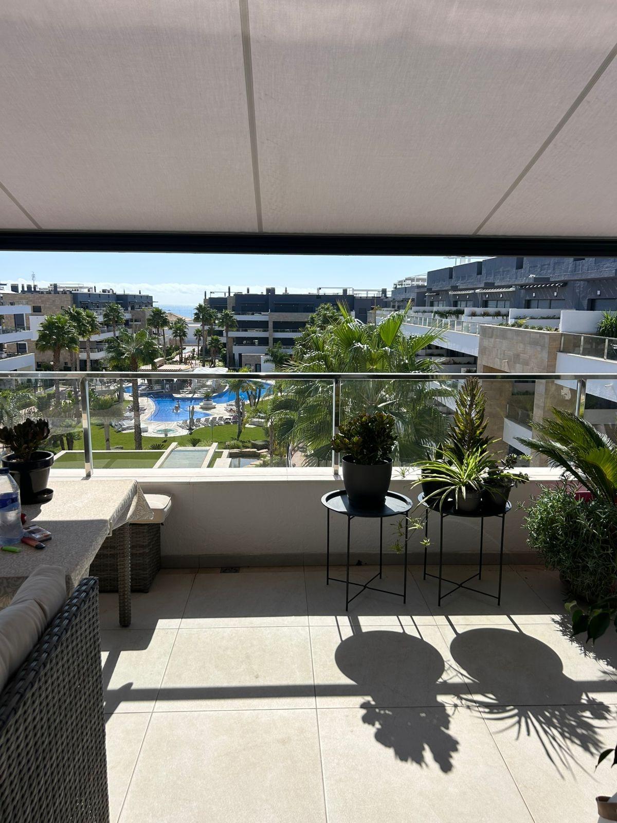 3-25-68 ÁTICO EN PLAYA FLAMENCA CON SOLARIUM PRIVADO. 2 DORM. 2 BAÑOS. 80 M2 DE SUPERFICIE. PISCINAS COMUN.