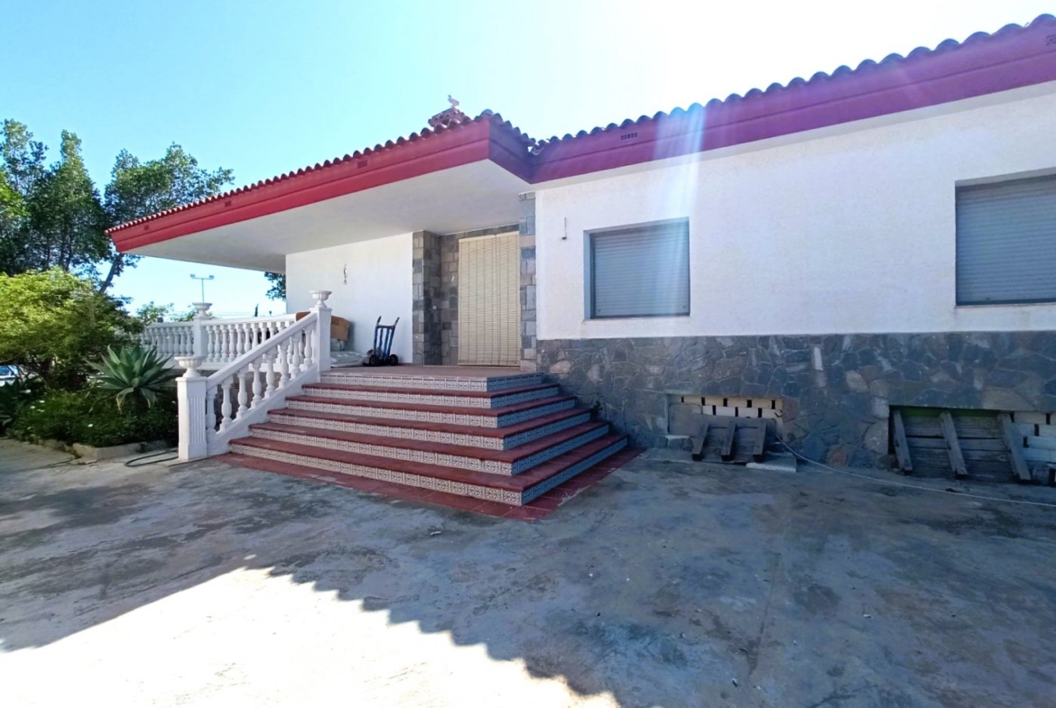 INDEPENDENT VILLA OF 500M2 – LAND OF 10,000M2 NEXT TO BONALBA – MUCHAMIEL
