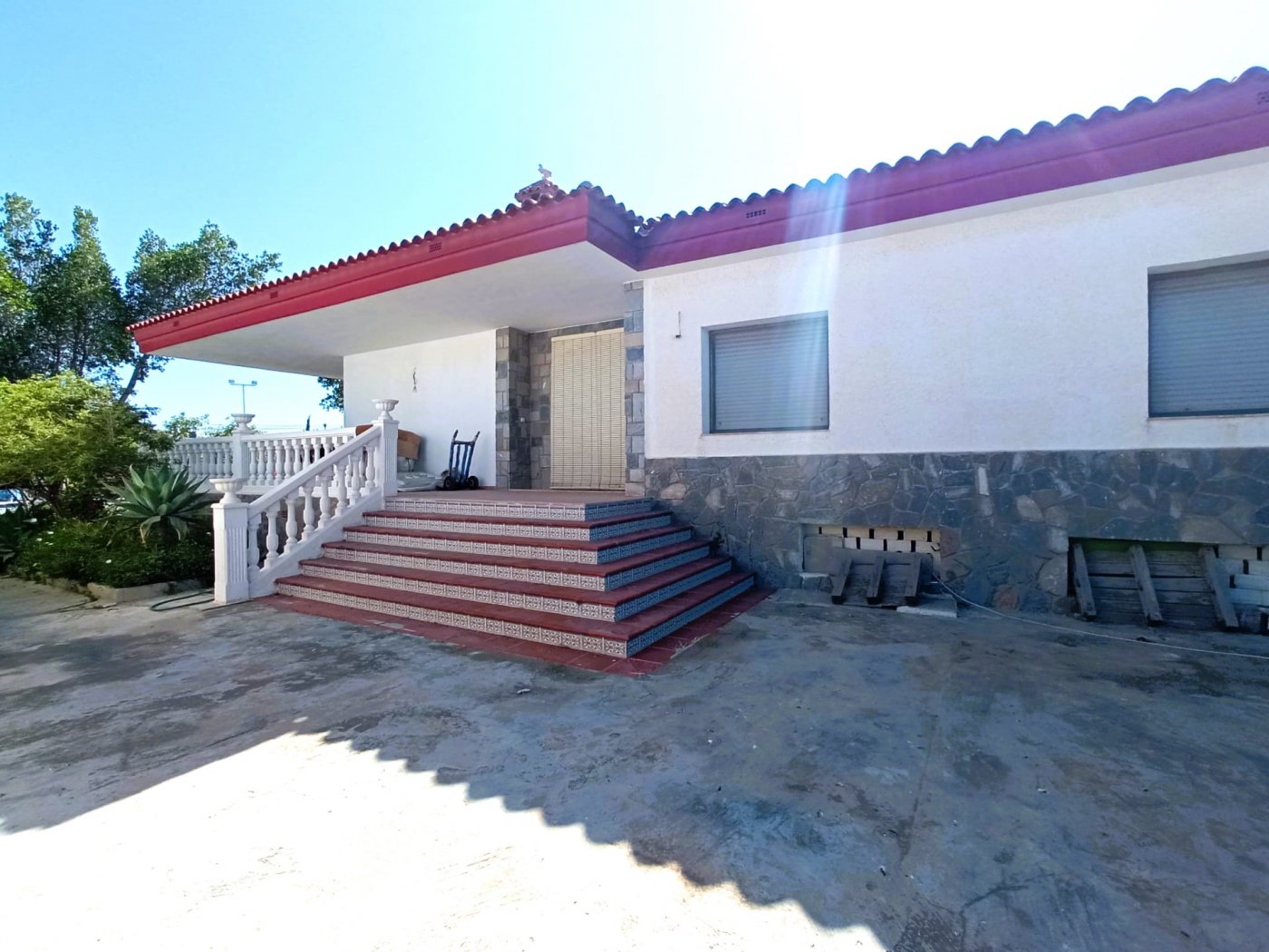 INDEPENDENT VILLA OF 500M2 – LAND OF 10,000M2 NEXT TO BONALBA – MUCHAMIEL