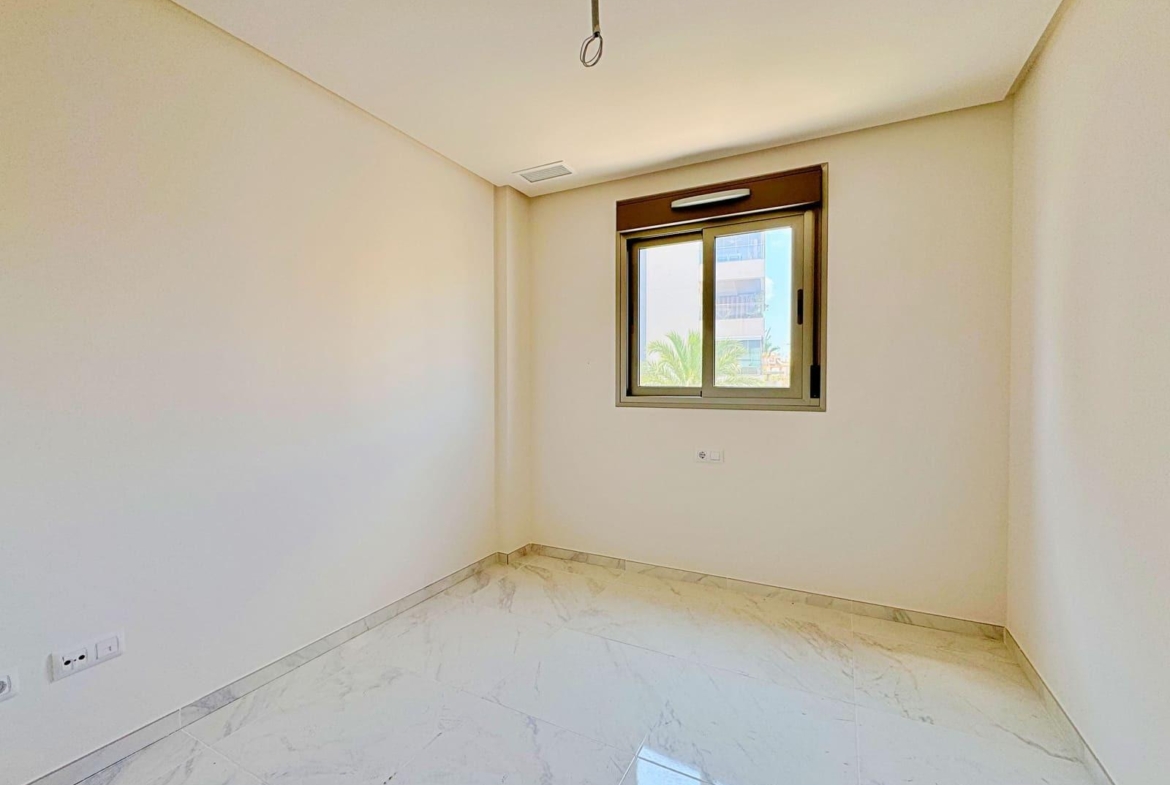APARTAMENTO EN RESIDENCIAL GREEN HILS DE 2 DORM. 2 BAÑOS. PARKING INCLUIDO. PISCINA. GYM. SUPERFICIE 93 M2.