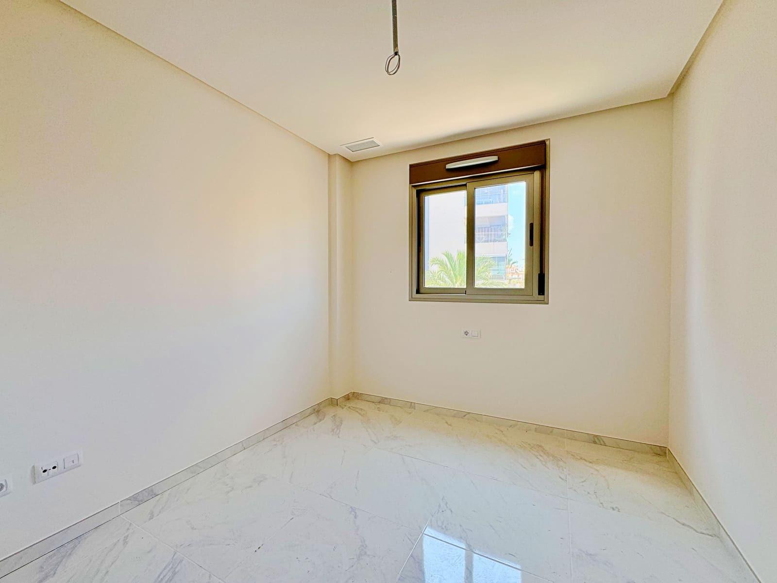 3-25-75 APARTAMENTO EN RESIDENCIAL GREEN HILS DE 2 DORM. 2 BAÑOS. PARKING INCLUIDO. PISCINA. GYM. SUPERFICIE 93 M2.