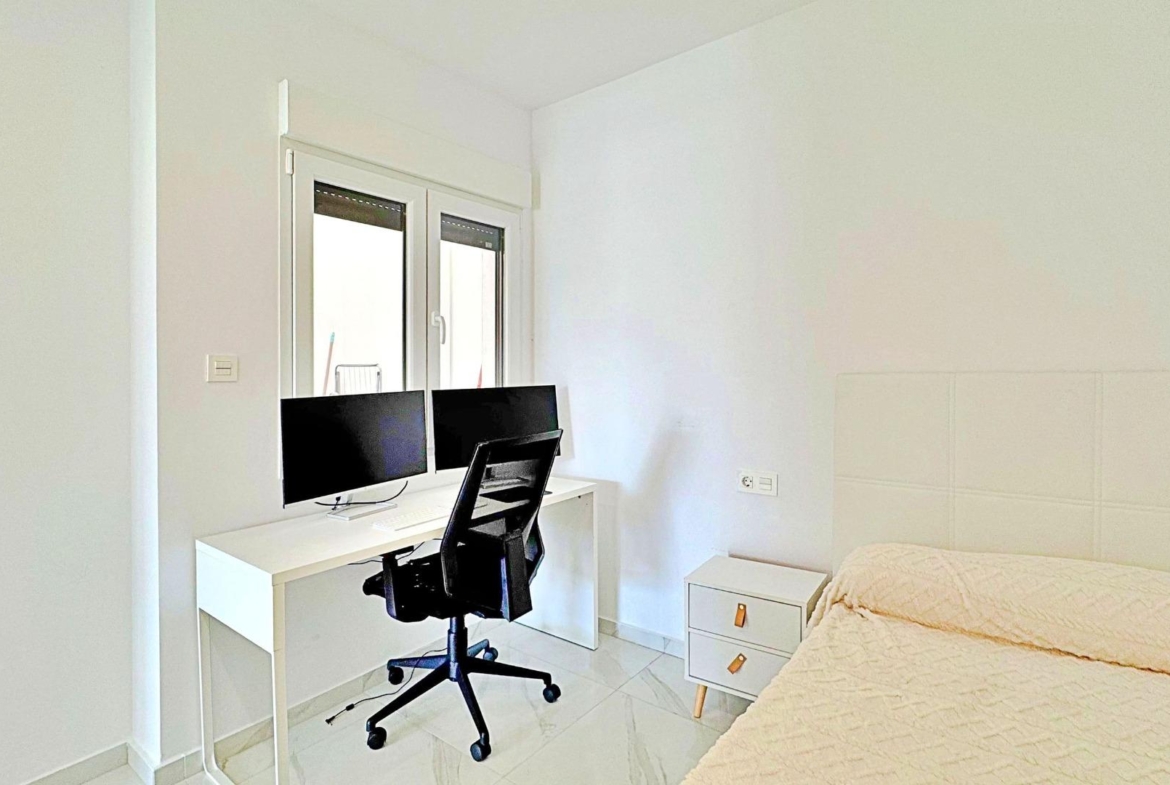 BUNGALOW EN LOS BALCONES CON ENORME SOLARIUM. 3 DORM. 3 BAÑOS. 113 M2 SUPERFICIE. PISCINA COMUNITARIA.