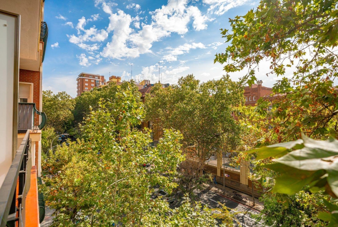 ELEGANT VOLLEDIG GERENOVEERD APPARTEMENT MET TERRAS IN ARAPILLES, MADRID