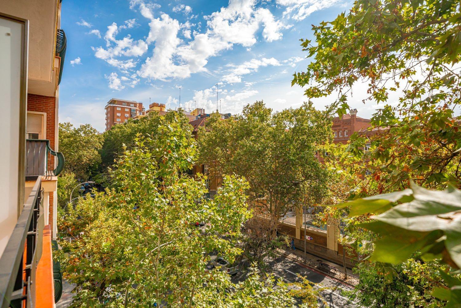ELEGANT VOLLEDIG GERENOVEERD APPARTEMENT MET TERRAS IN ARAPILLES, MADRID