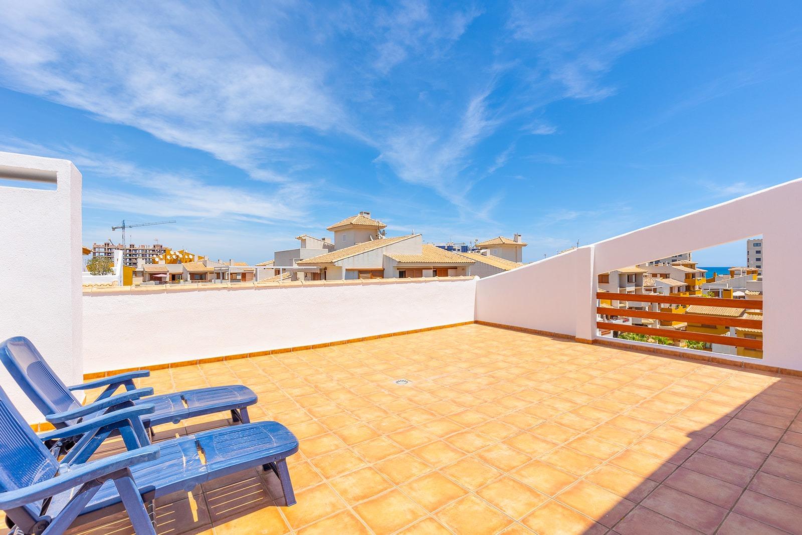 “LA RECOLETA” ATICO CON TRES TERRAZAS. GARAJE+TRASTERO. 2 DORM. 2 BAÑOS. 201 M2. PISCINAS.