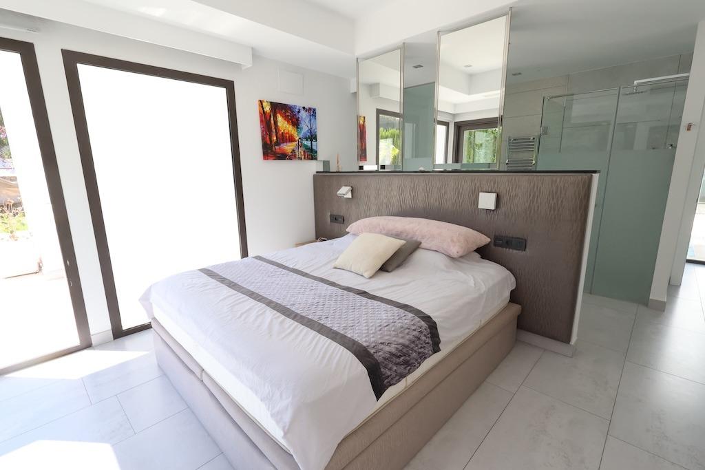 VILLA DE LUJO DE 5 DORM. 6 BAÑOS. EN MONTE OLIMPO JÁVEA.