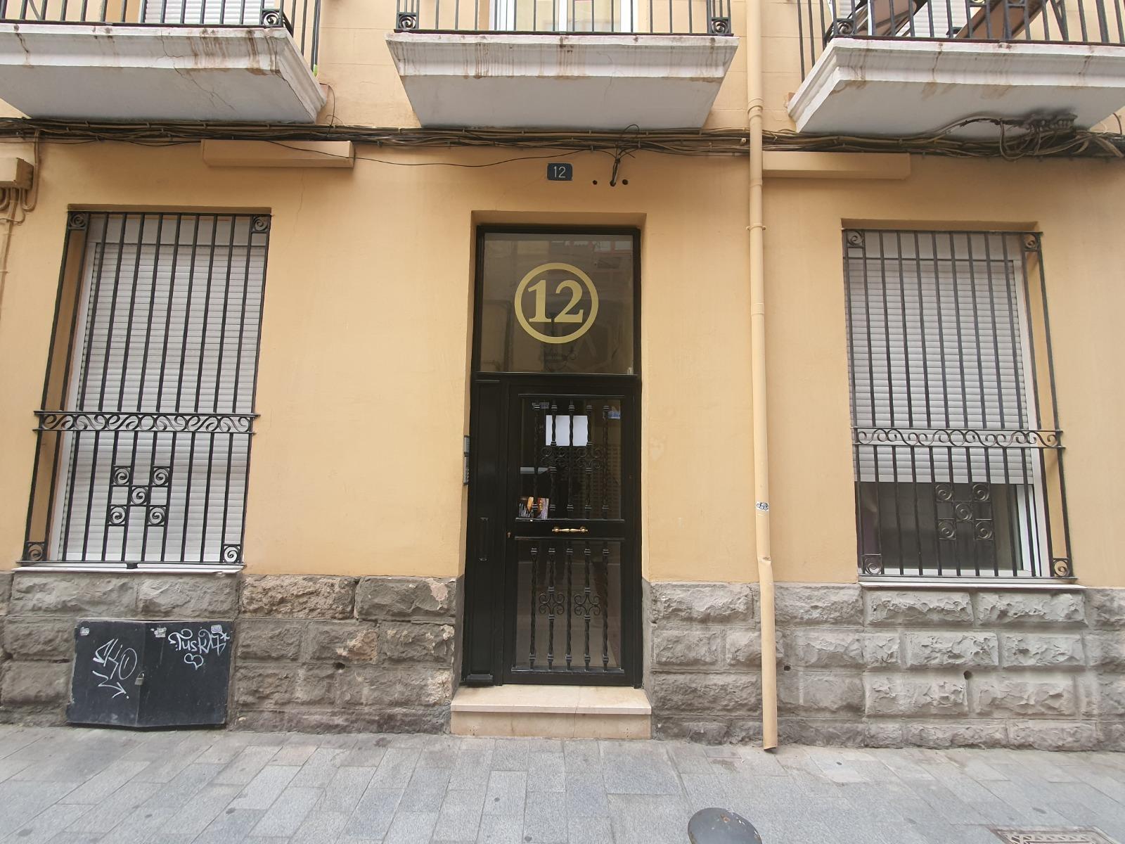 3-26-59 !!OPORTUNIDAD INVERSORES!! MAGNÍFICO EDIFICIO REFORMADO EN PLENO CENTRO DE ALICANTE