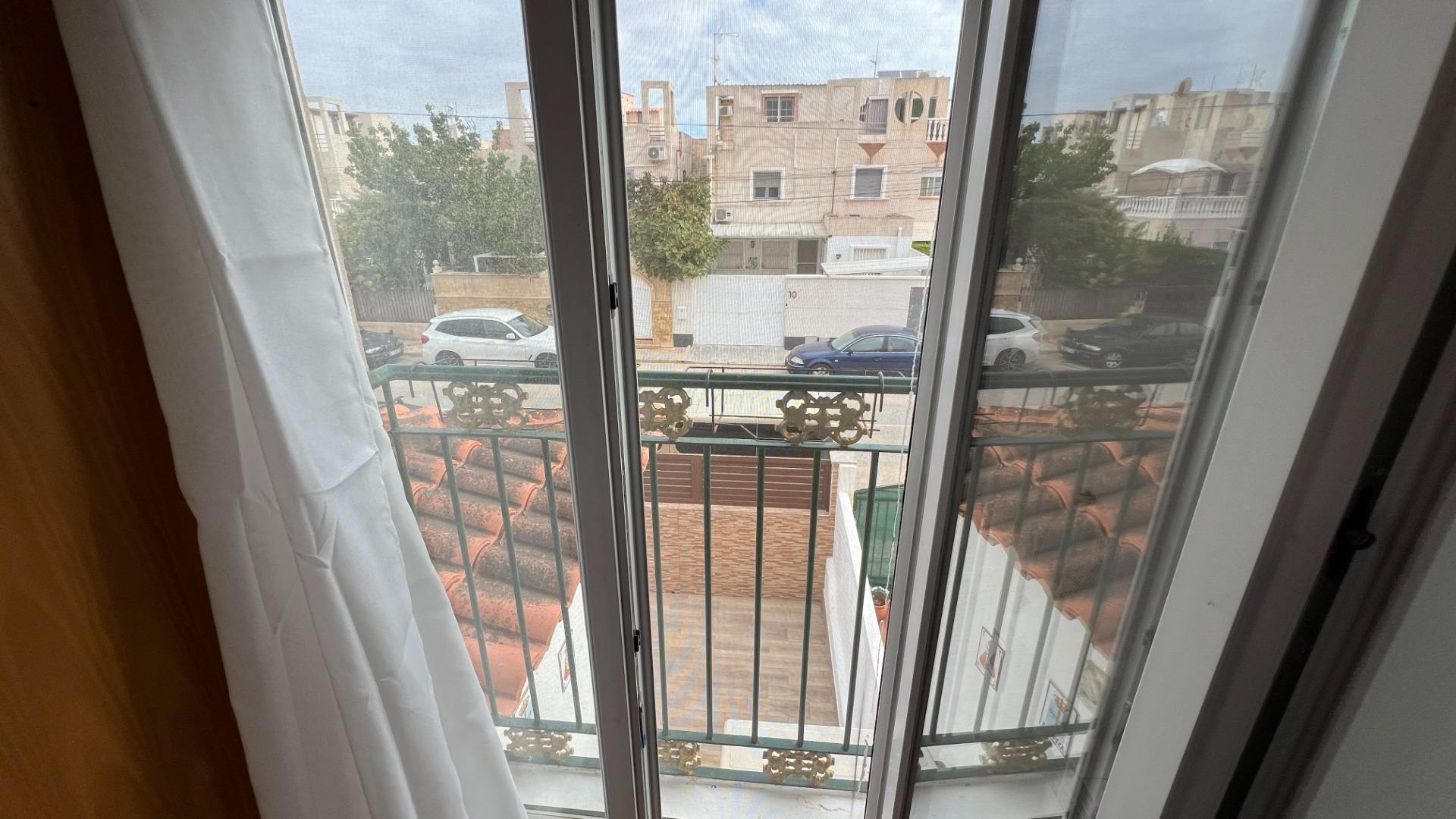 🏡 Your lakeside home with ☀️ solarium and 🌿 private garden in Torrevieja!