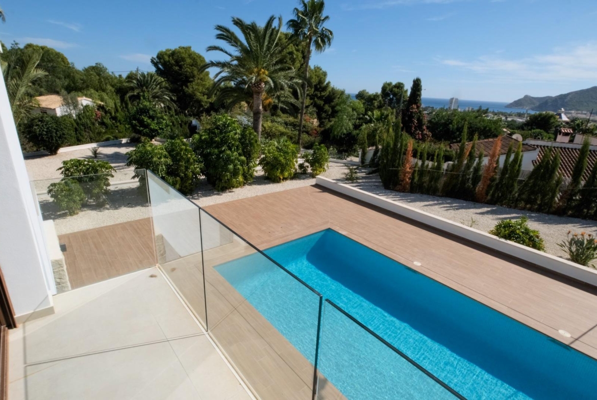 “Stunning Villa with scenic views to the sea and valle  in Altea”