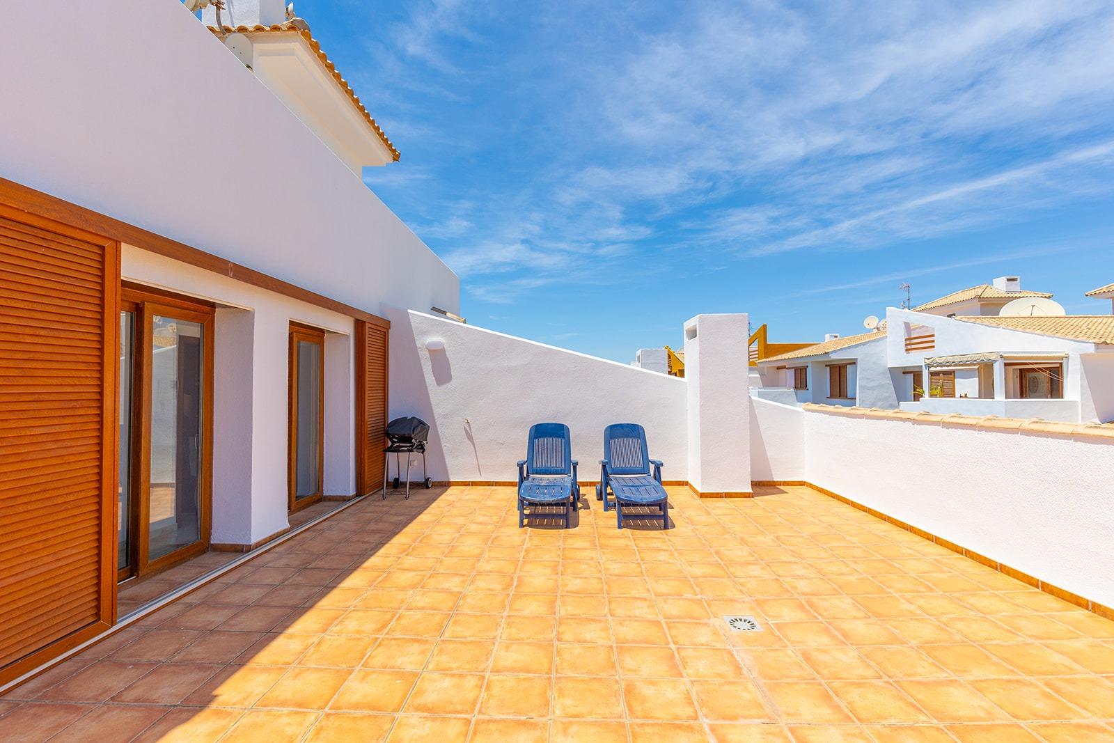 “LA RECOLETA” ATICO CON TRES TERRAZAS. GARAJE+TRASTERO. 2 DORM. 2 BAÑOS. 201 M2. PISCINAS.