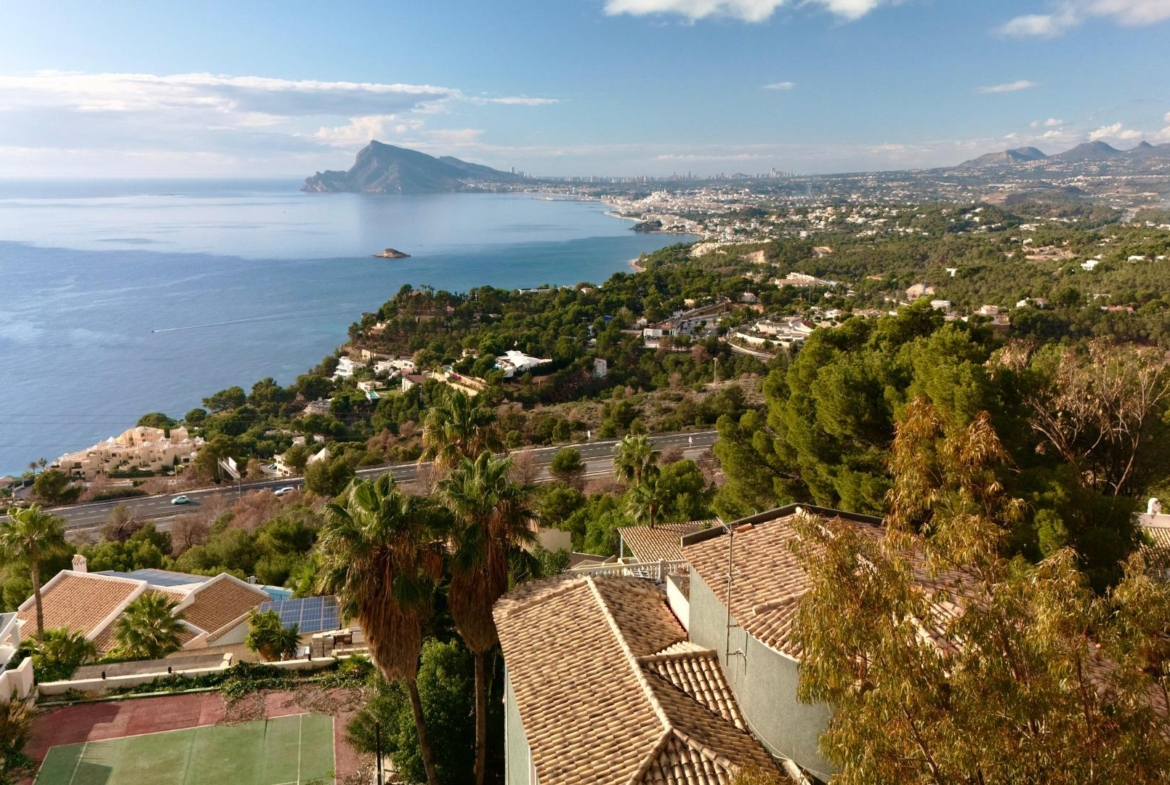 Mediterranean Luxury in Altea Hills: Exclusive Property with Spectacular Views and Unique Spaces