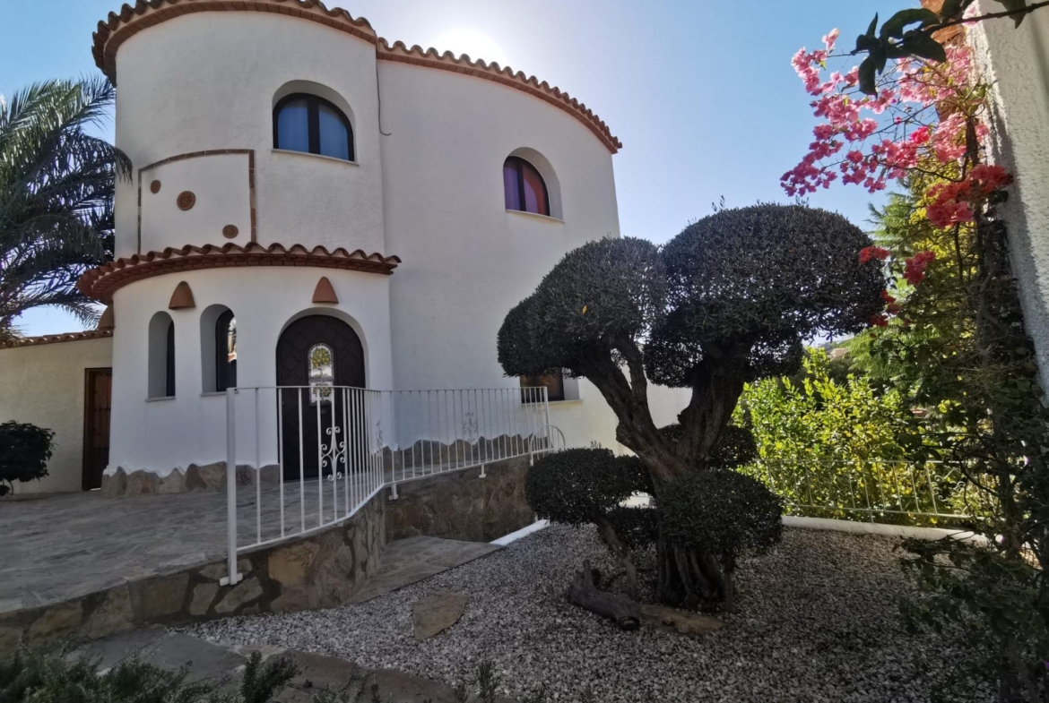 Villa with Sea Views in Cumbre del Sol 🏡🌊