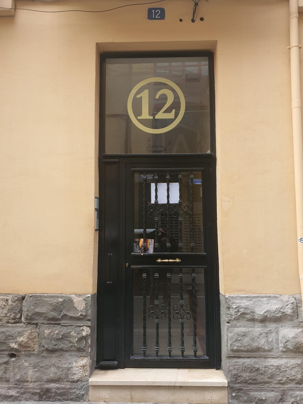 3-27-57 !!OPORTUNIDAD INVERSORES!! MAGNÍFICO EDIFICIO REFORMADO EN PLENO CENTRO DE ALICANTE