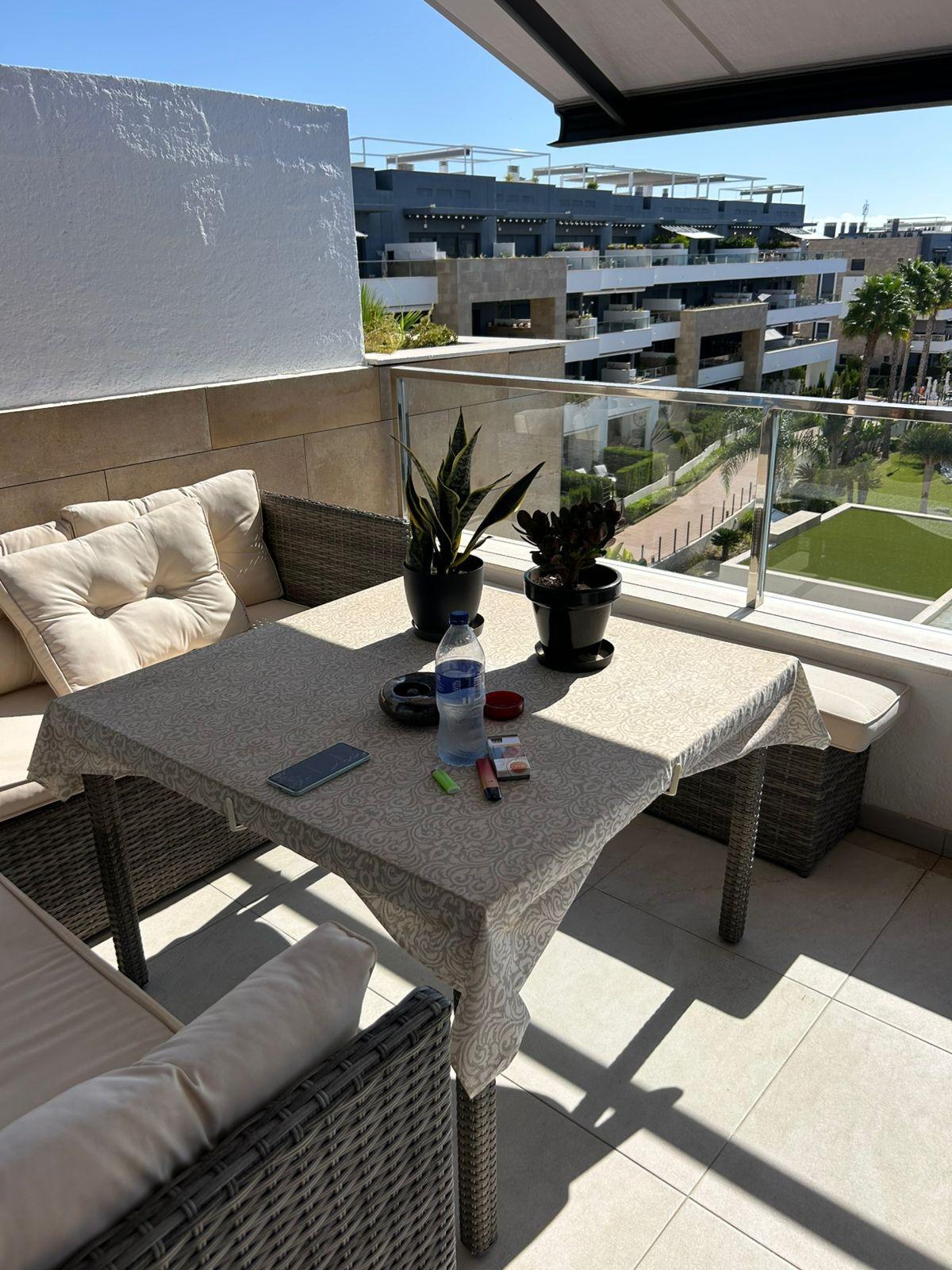 3-27-62 ÁTICO EN PLAYA FLAMENCA CON SOLARIUM PRIVADO. 2 DORM. 2 BAÑOS. 80 M2 DE SUPERFICIE. PISCINAS COMUN.