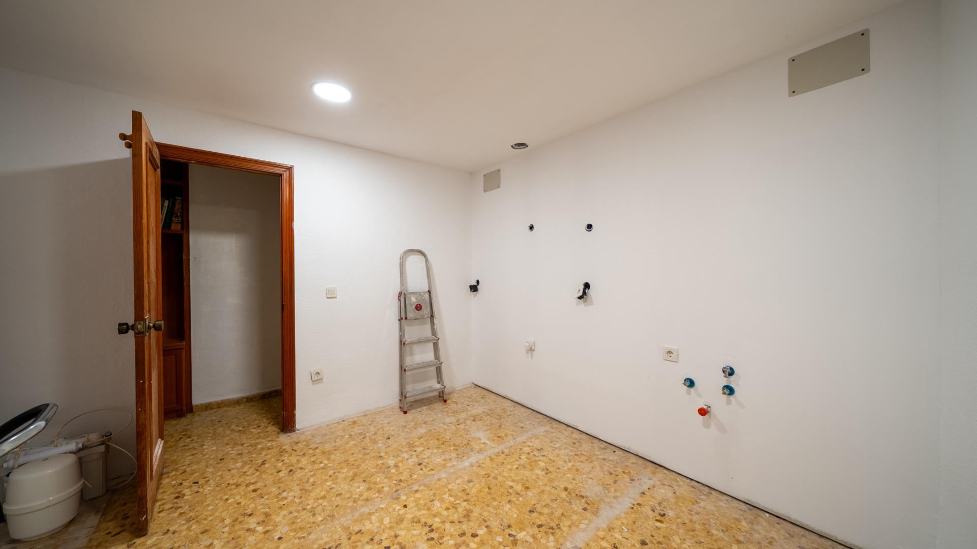 3-27-80 ESTUPENDO PISO EN PRIMERA LINEA JUNTO AL POSTIGUET – VIRGEN DEL SOCORRO