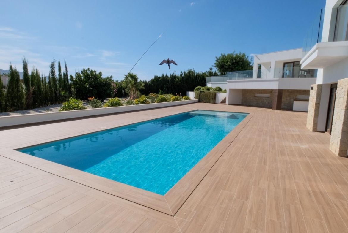 “Stunning Villa with scenic views to the sea and valle  in Altea”