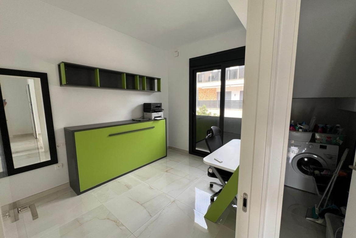 VILLA DE LUJO EN LOMAS DE CABO ROIG CON PISCINA PRIVADA Y PARCELA DE 200 M2. 3 DORM. 3 BAÑOS.