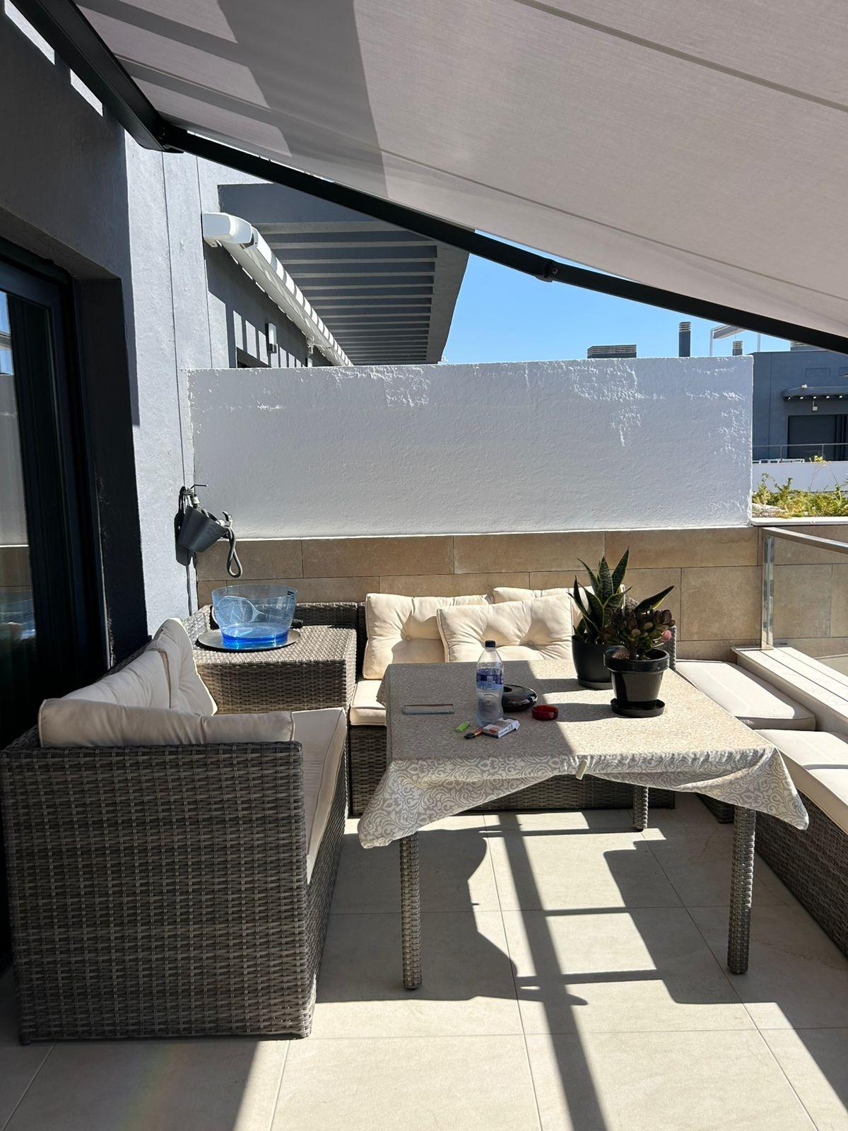 3-28-57 ÁTICO EN PLAYA FLAMENCA CON SOLARIUM PRIVADO. 2 DORM. 2 BAÑOS. 80 M2 DE SUPERFICIE. PISCINAS COMUN.