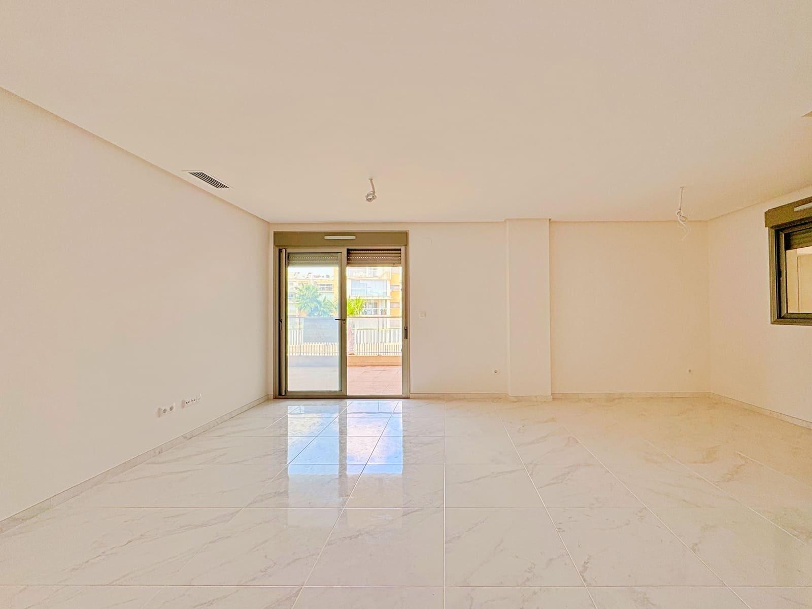 3-28-64 APARTAMENTO EN RESIDENCIAL GREEN HILS DE 2 DORM. 2 BAÑOS. PARKING INCLUIDO. PISCINA. GYM. SUPERFICIE 93 M2.