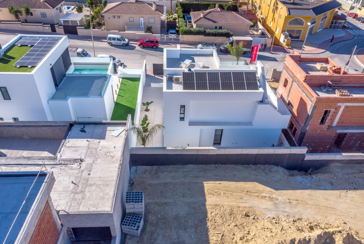 LUXURY VILLAS. NEW CONSTRUCTION. PILOT FLAT DONE.