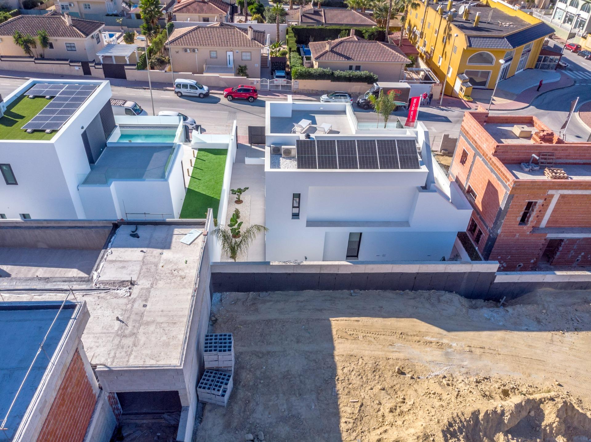 LUXURY VILLAS. NEW CONSTRUCTION. PILOT FLAT DONE.