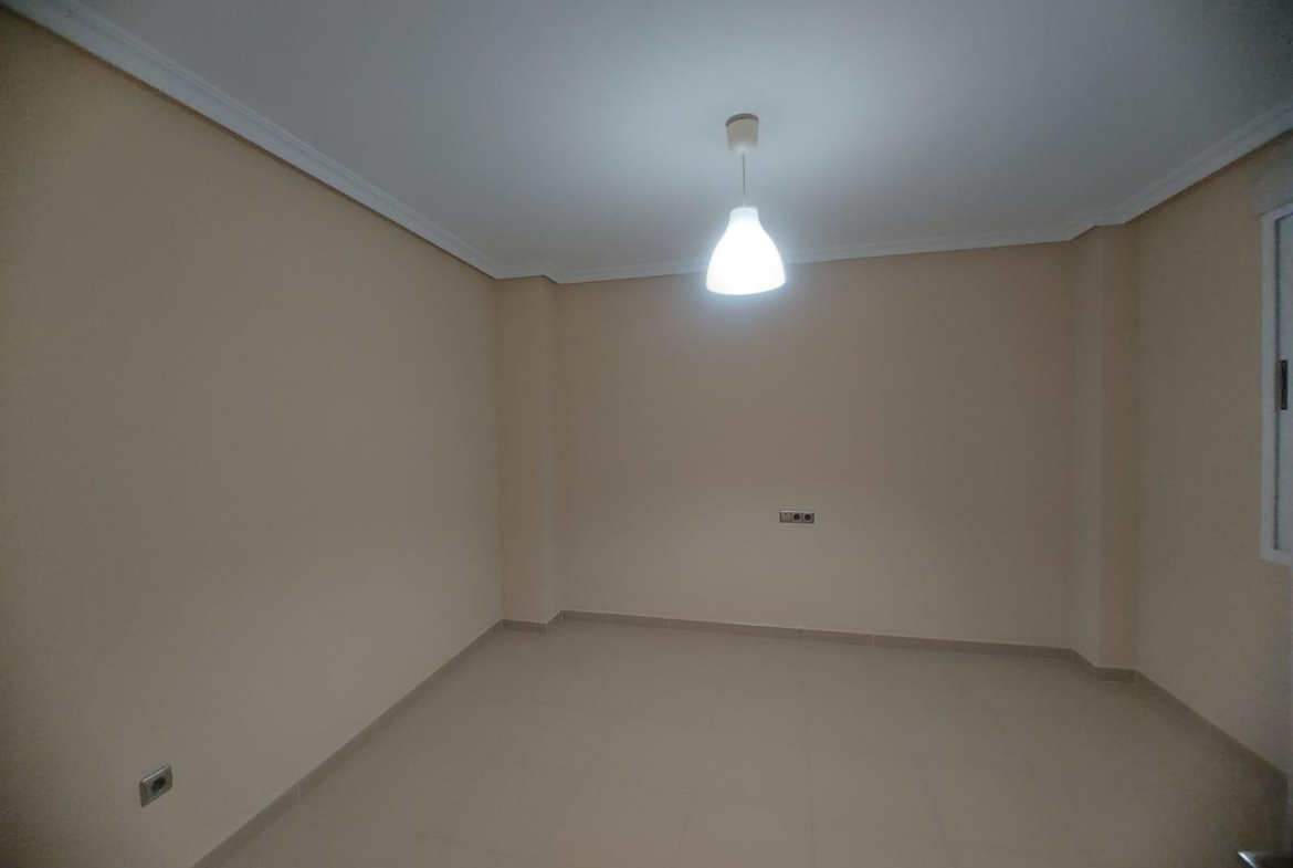 EDIFICIO EN ORIHUELA CIUDAD. 3 DORM. 2 BAÑOS. GARAJE. TRASTEROS