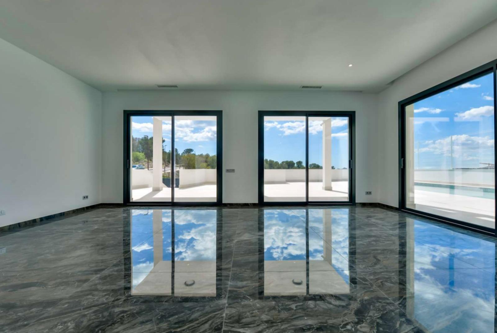 Nieuw gebouwde villa in Golf Bahía Luxe, ruimte en energie-efficiëntie