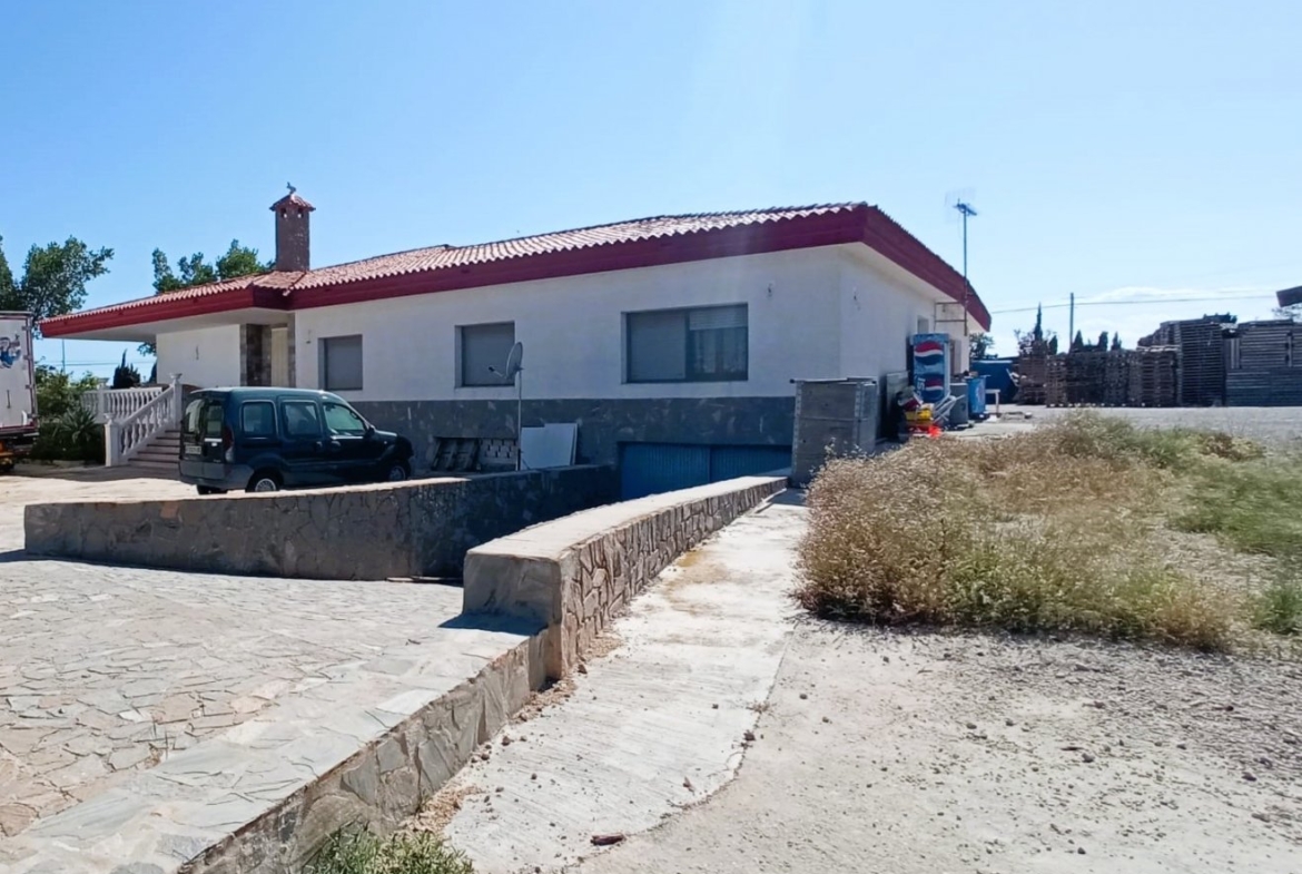 INDEPENDENT VILLA OF 500M2 – LAND OF 10,000M2 NEXT TO BONALBA – MUCHAMIEL