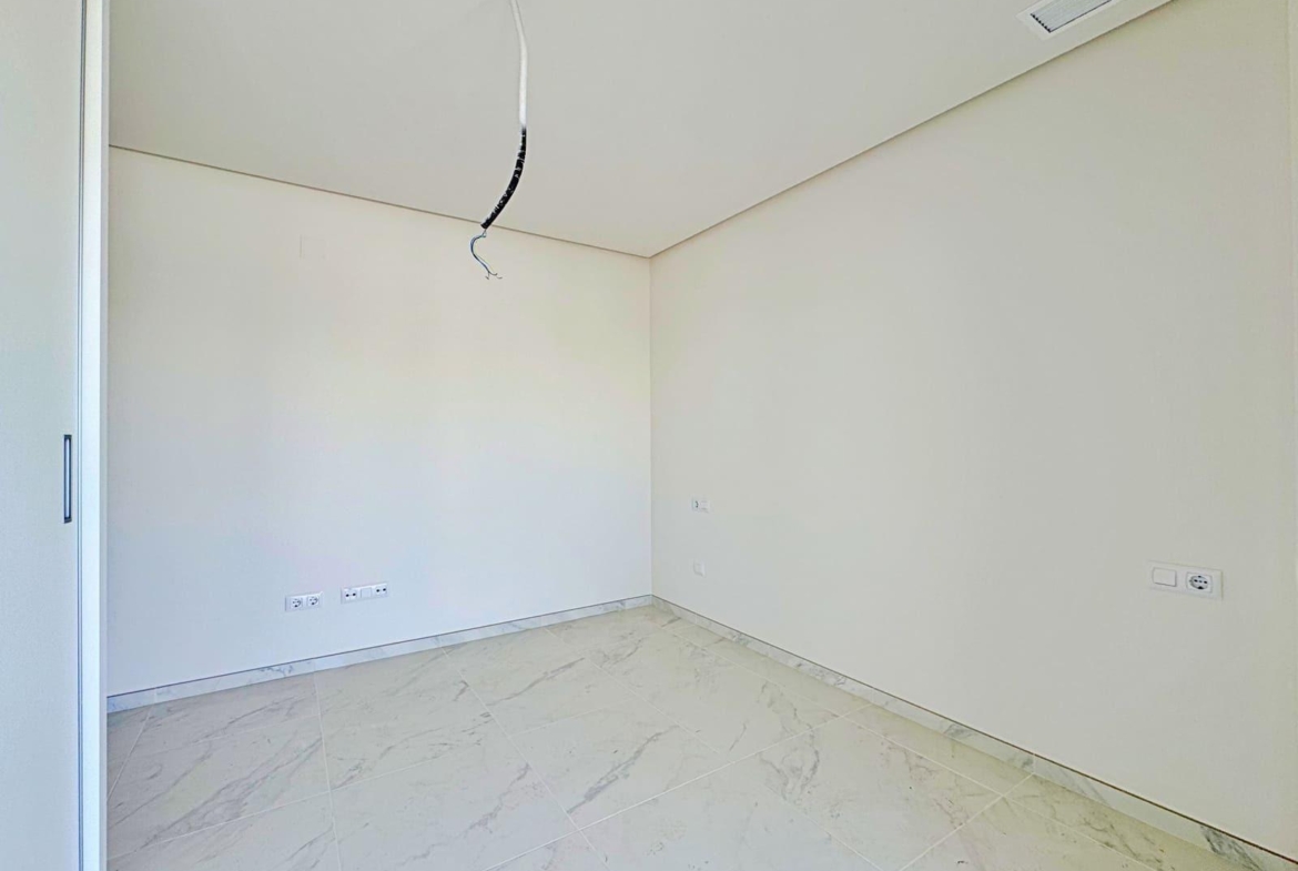 APARTAMENTO EN RESIDENCIAL GREEN HILS DE 2 DORM. 2 BAÑOS. PARKING INCLUIDO. PISCINA. GYM. SUPERFICIE 93 M2.