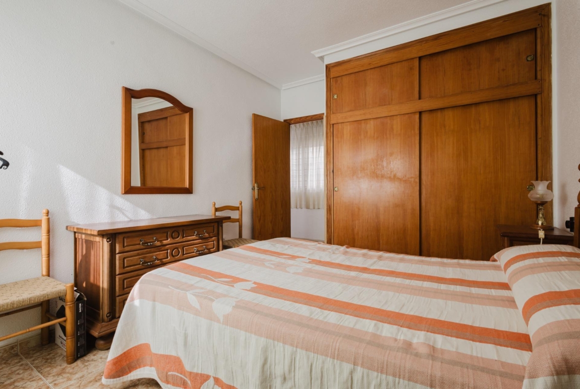 AMPLIO ÁTICO JUNTO A LA PLAYA DE 2 HABITACIONES + GARAJE