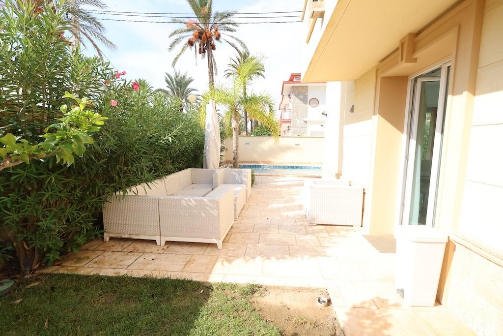 Cabo Roig Vrijstaande villa op een hoek grond van 415 m2 met twee straten