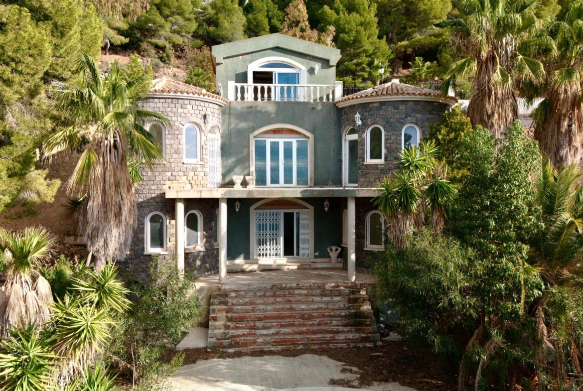 Mediterranean Luxury in Altea Hills: Exclusive Property with Spectacular Views and Unique Spaces