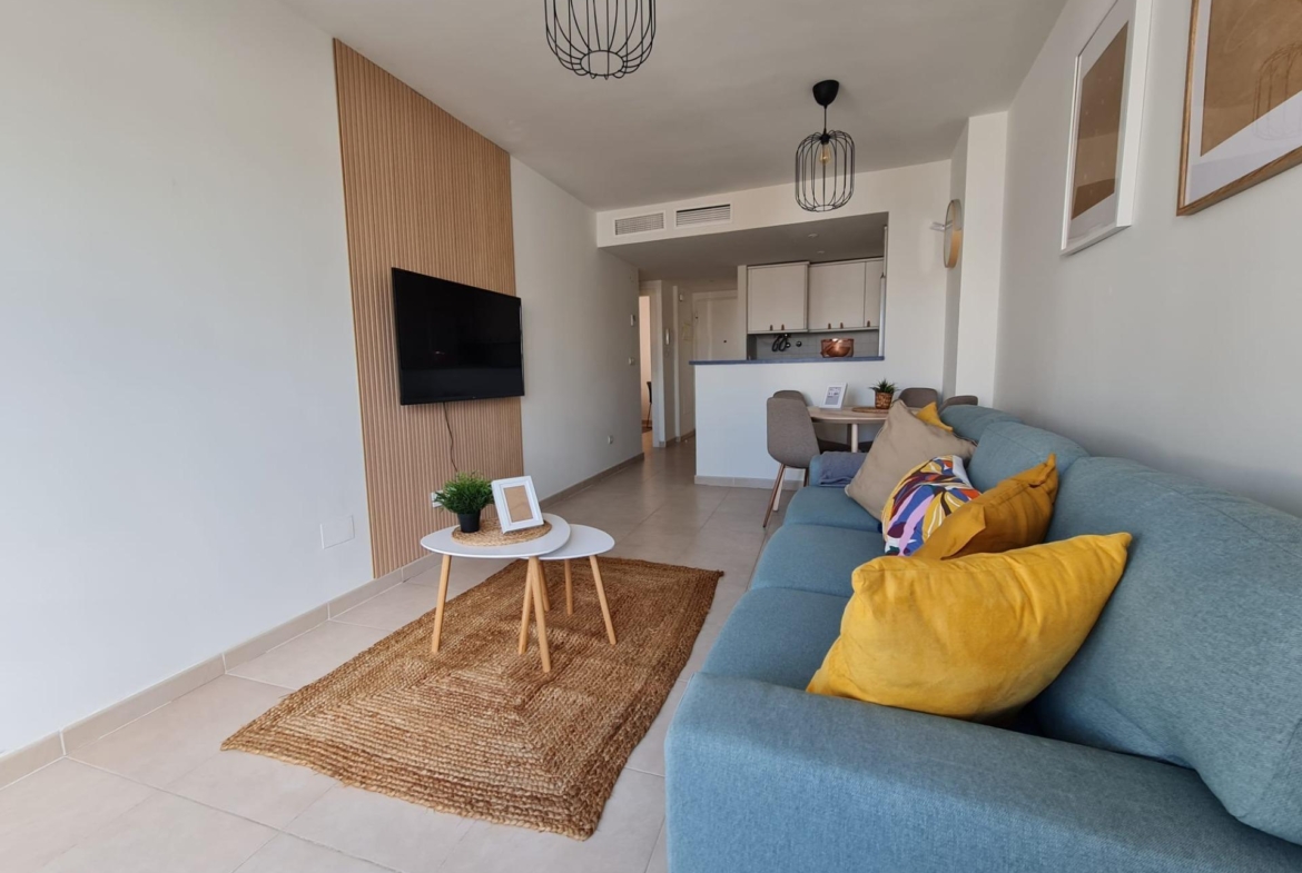 SEMINUEVO APARTAMENTO EN ORIHUELA COSTA DE 2 DORM. 2 BAÑOS. PARKING INCLUIDO. PISCINA COMUNITARIA.
