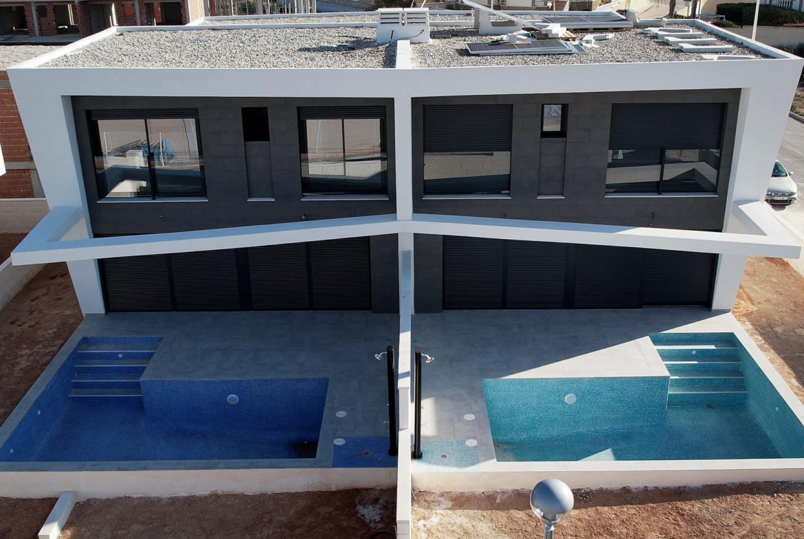 NEW BUILD IN GRAN ALACAN! SEMI-DETACHED VILLAS MODEL LINDA. 3 BEDROOMS. 3 BATHROOMS. WITH PARKING AND POOL.